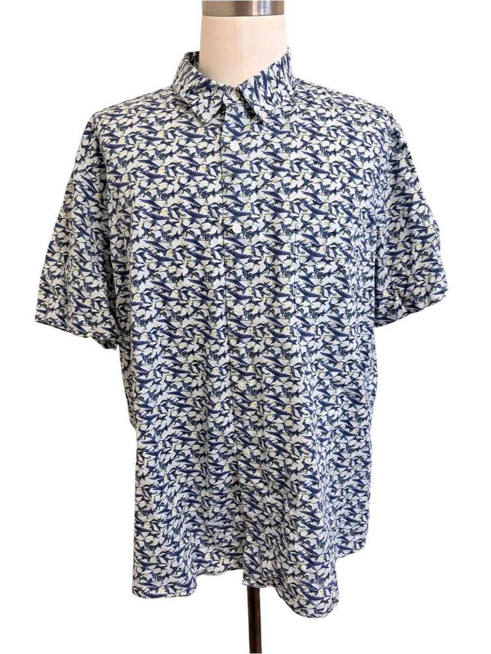 Nordstrom 2XL Men's Blue & White Flying Birds Short-Sleeve Button-Down Shirt
